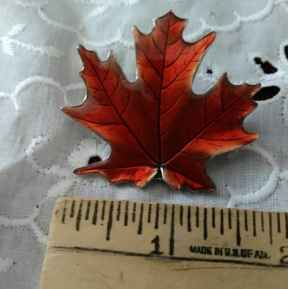 Vintage Enamel Pewter Maple Leaf Pin - Picture 2 of 4